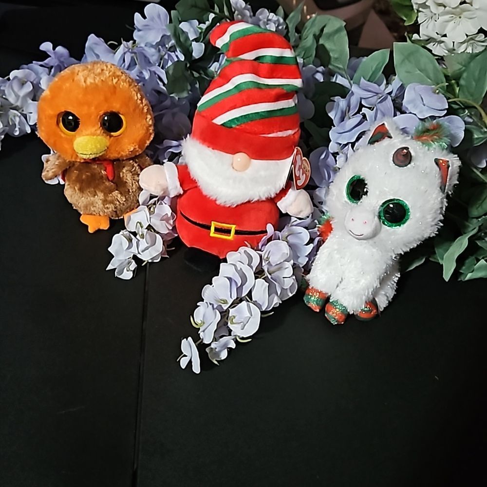 Ty  Holiday Plush Bundle! 2 Christmas and 1 Thanksgiving